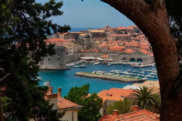 アパート Suncana 2